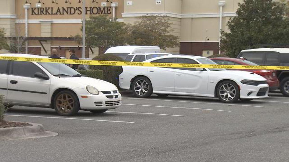 Family Scuffle Turns Into Gunfire At Busy Winter Garden Shopping