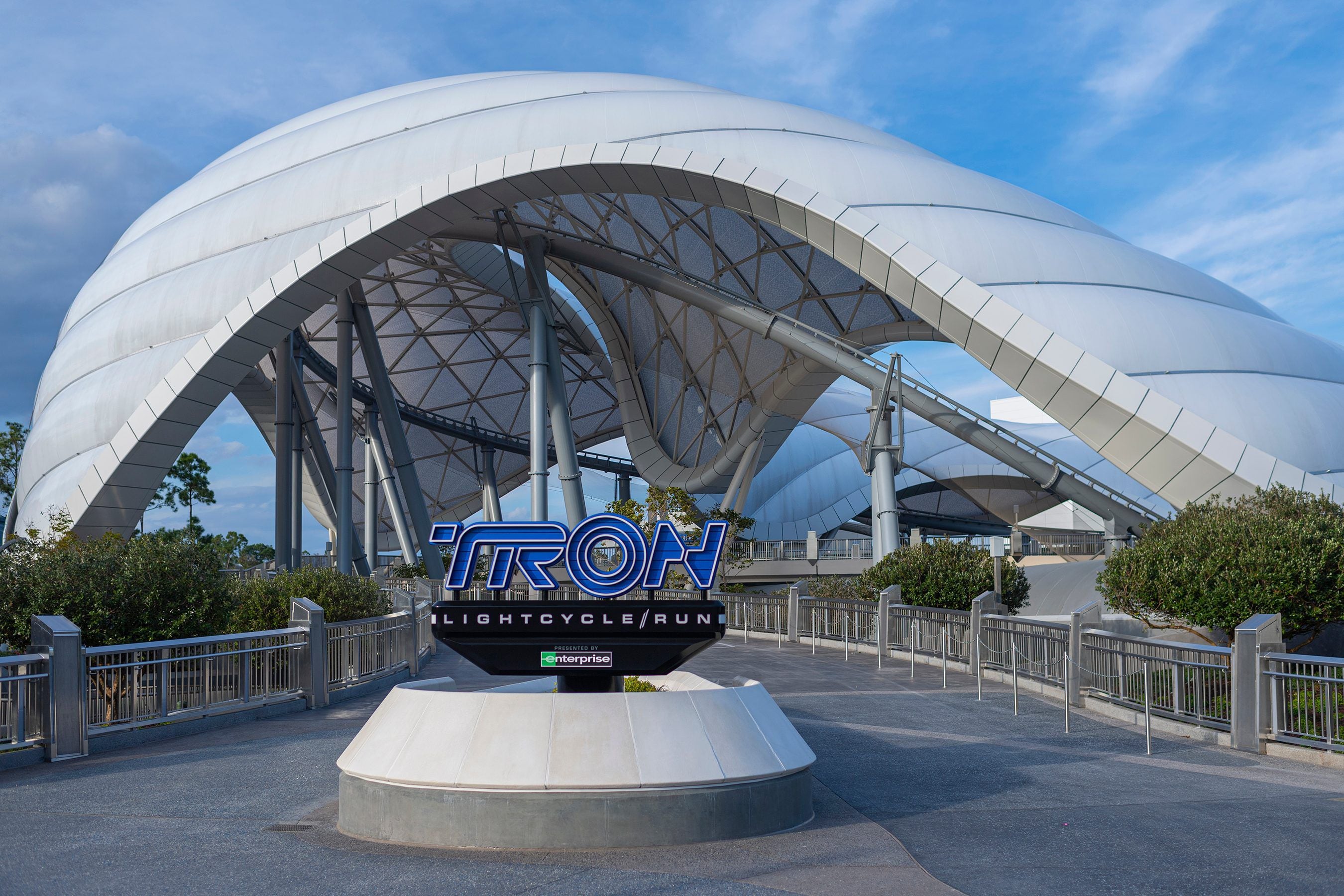 Disney removes virtual queue for Tron Lightcycle Run - WFTV