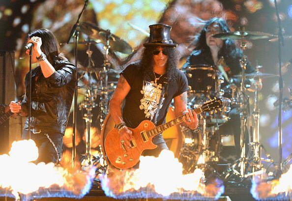 Slash's 'Hunter Burst' Les Paul guitar up for auction – WFTV