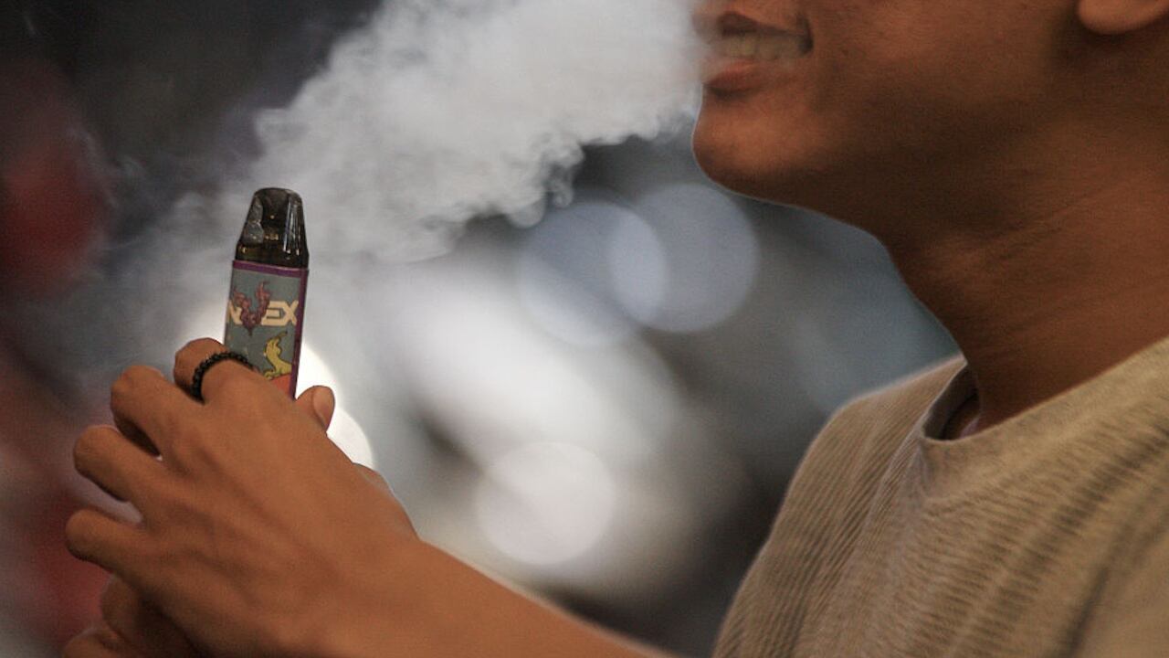 FDA gives approval for fruit-flavored e-cigarettes – WFTV